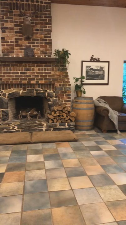 Abingdon Vineyards - Inside area - Wine Tasting Room Near Me - Abingdon, Virginia