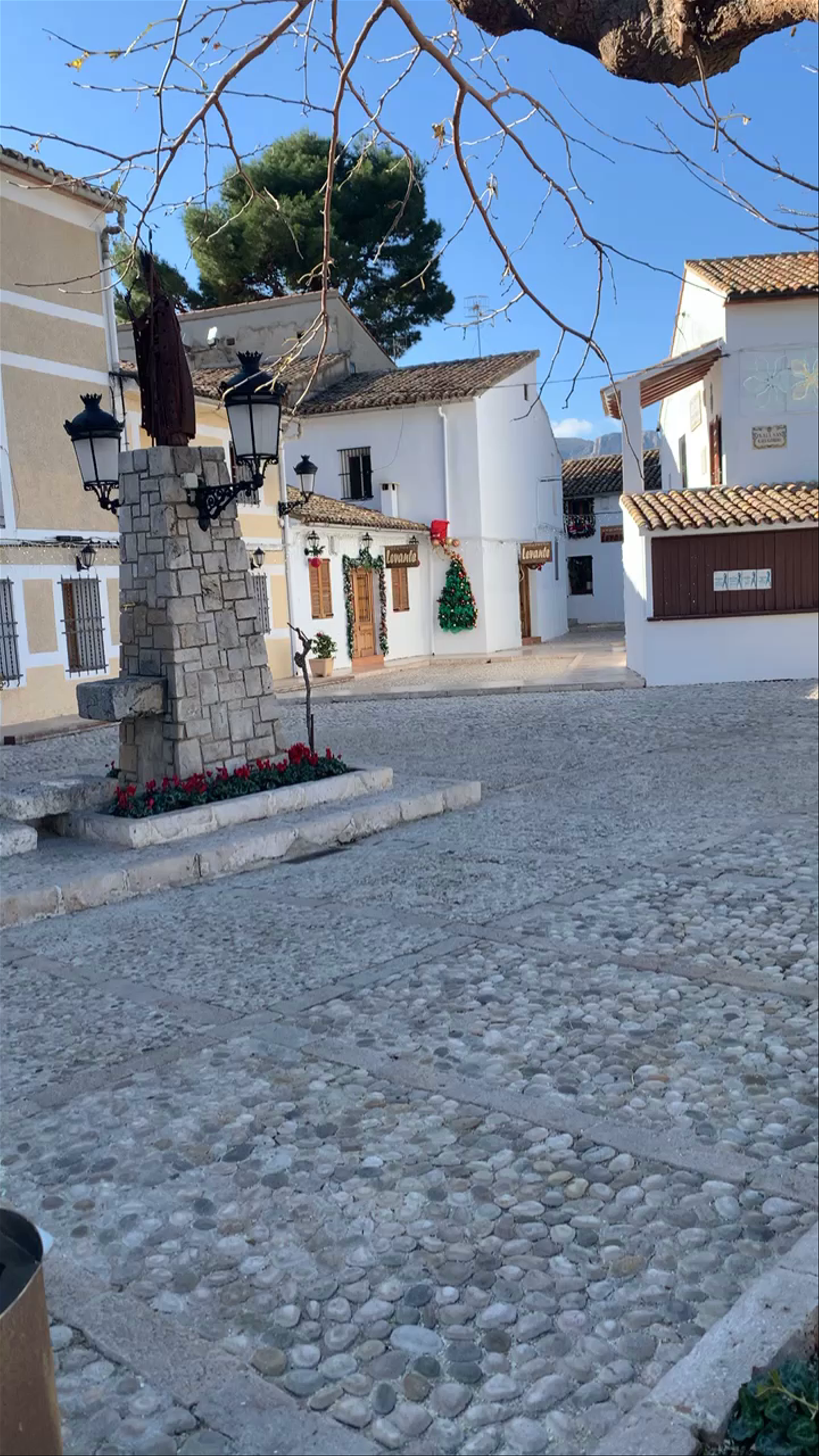 Plaza San Gregorio: Serene Village Charm in Guadalest, Spain