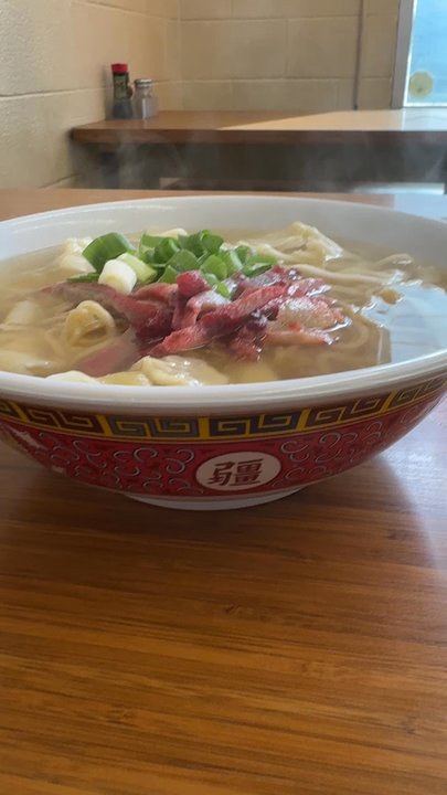 Palace Saimin - Combo noodle bowl with two barbecue sticks! DELICIOUS! - Japanese Near Me - Honolulu, Hawaii