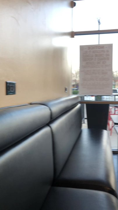 Twisted Mac - Dining Room - American Near Me - Plano, Texas