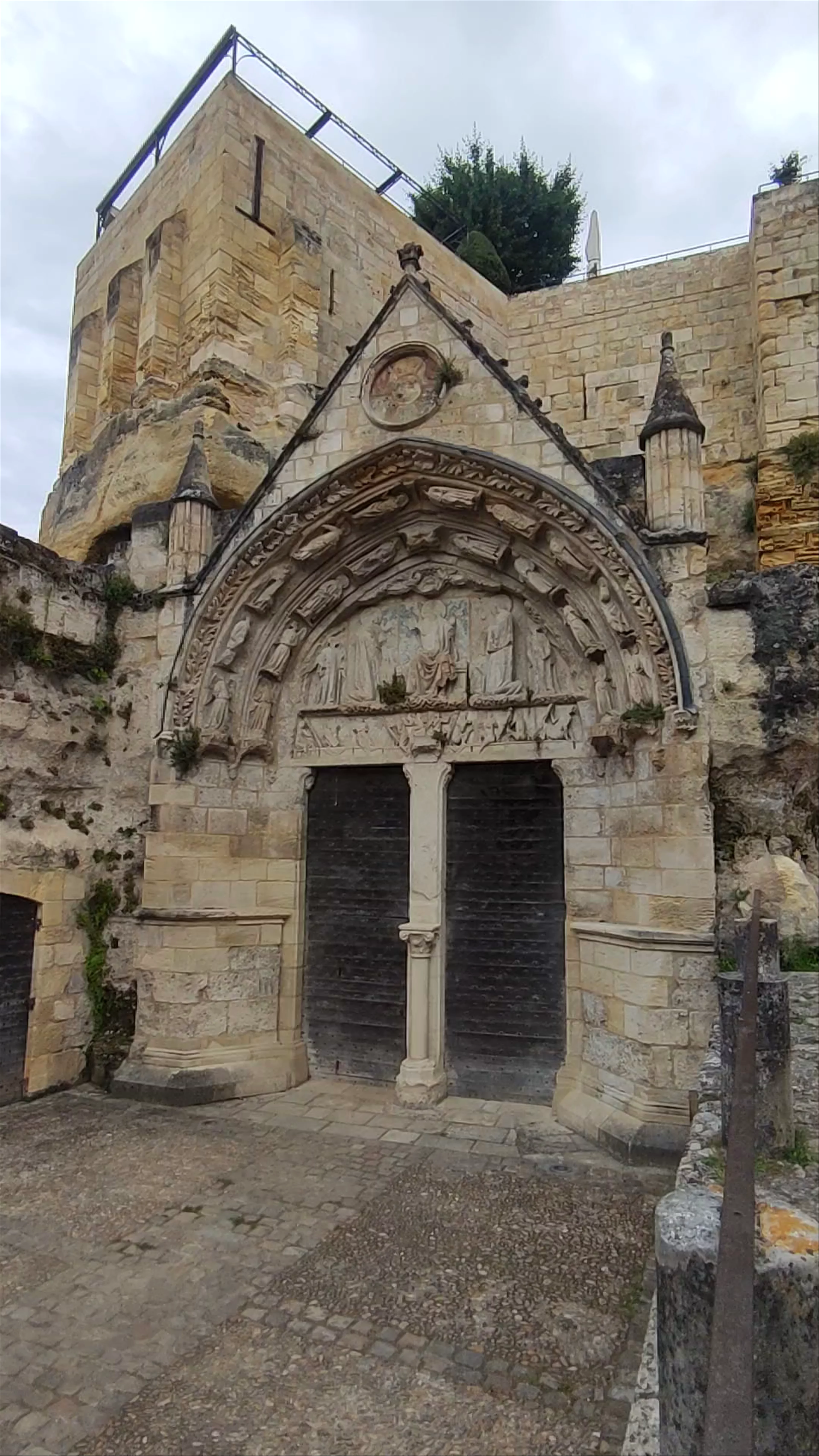 Iglesia monolítica de Saint-Émilion, Place du Marché