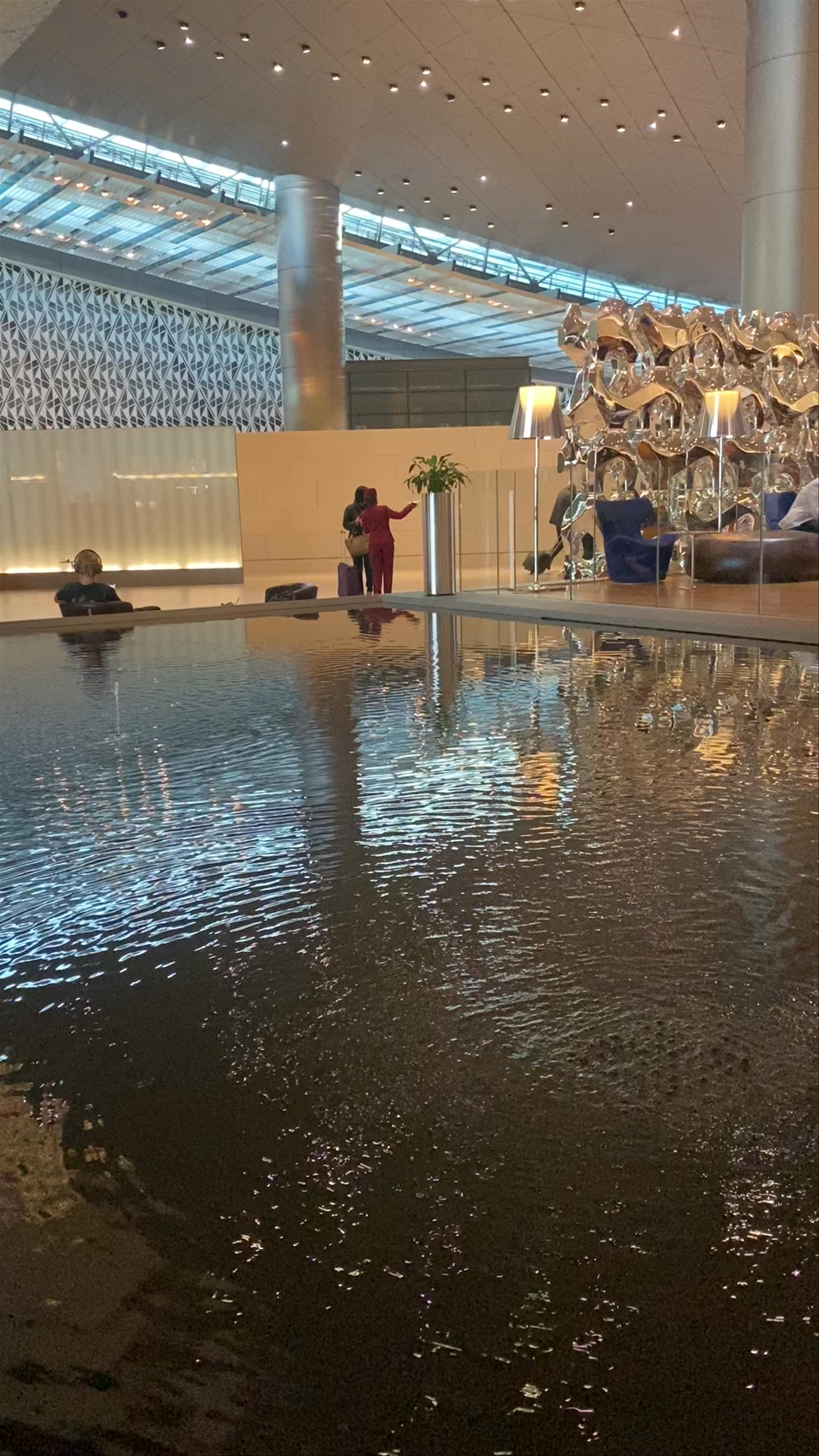 Qatar Airways Business Class Lounge: Luxurious Tranquility in Doha Airport