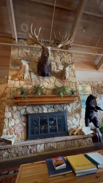 Field & Stream Lodge Bozeman - Great lobby - Hotels Near Me - Bozeman, Montana