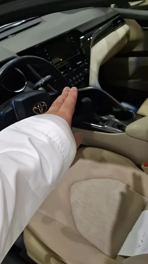 تويوتا كامري LE 2022