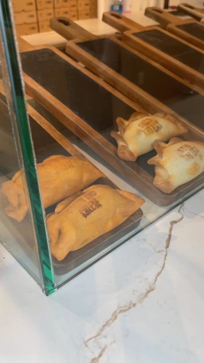 Las Muns - Chicken Shop Near Me - Toronto, Ontario