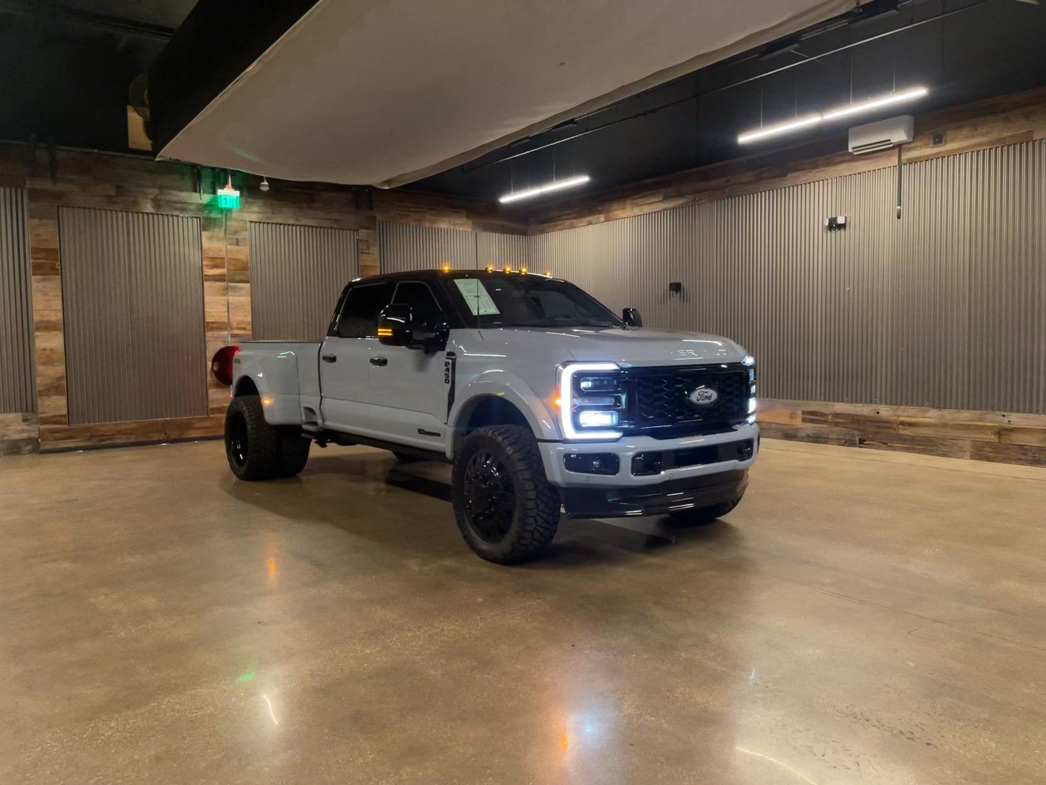 Lifted Trucks - #TX11337A - 2026 Ford F-450 Super Duty Platinum Plus Crew Cab