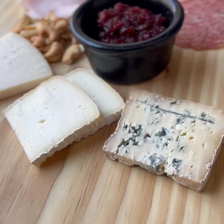 Pluck Wines - Fancy lunchable the Gouda was goodha, blue cheese, cranberry jelly. Just get it it's good - Wine Bars Near Me - New Orleans, Louisiana