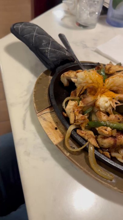 Garibaldi Mexican Restaurant - Chicken and shrimp fajitas - Mexican Near Me - Aurora, Colorado