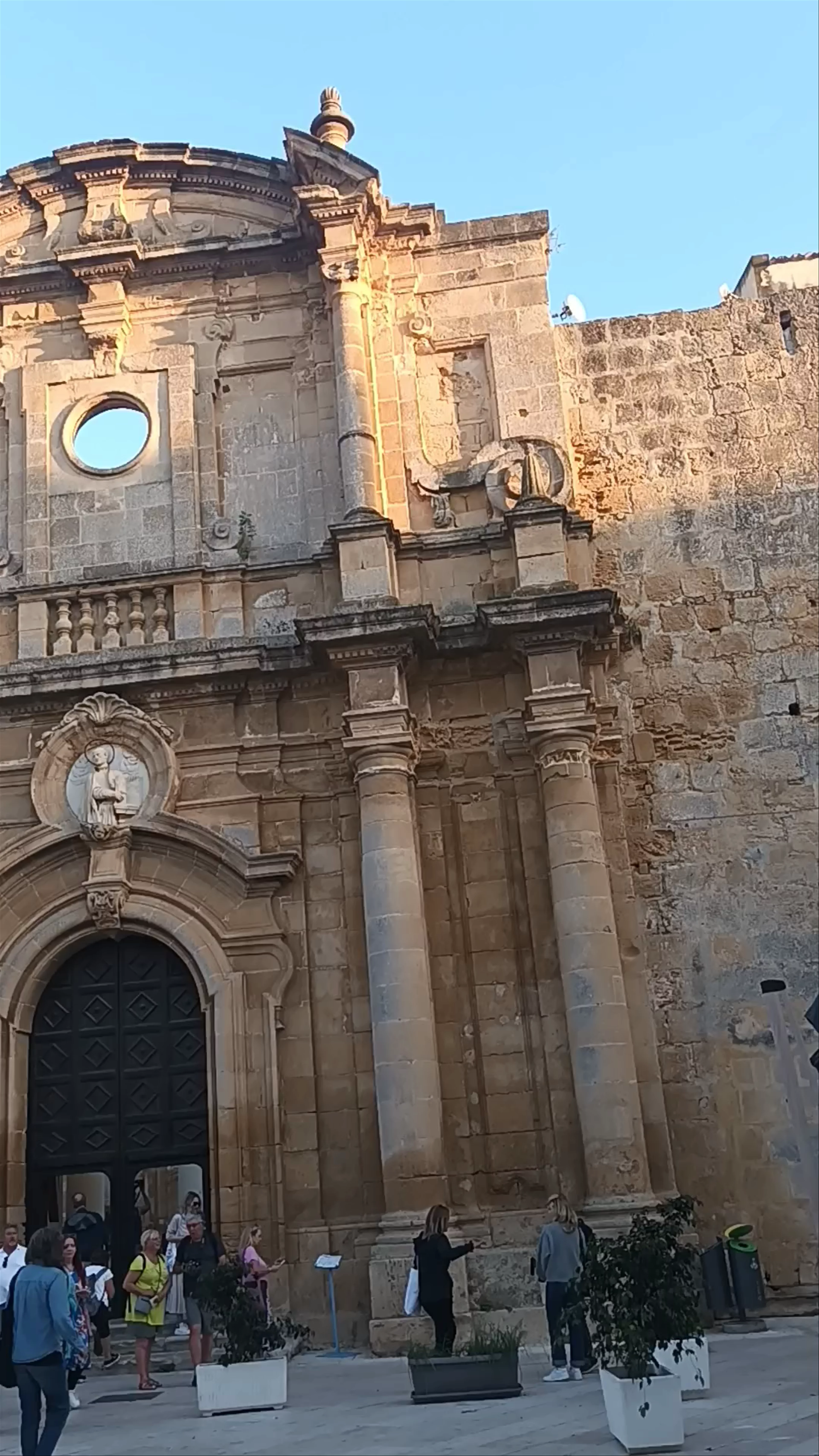 Chiesa di Sant’Ignazio, Cortile Santa Teresa