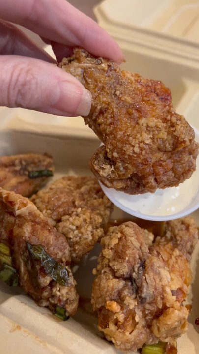 Smack Town - Dipping the Smackin Wings - Burgers Near Me - Vancouver, Washington