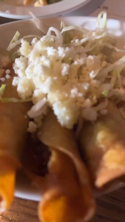 Max's Trumbull Kitchen - Birria Flauta - New American Near Me - Hartford, Connecticut