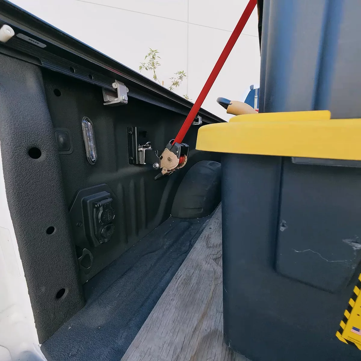 Ultimate Retractable Ratchet Straps® for Ford BoxLink in action