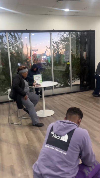 Cox - All of us have been here for over 45 minutes - Mobile Phones Near Me - Las Vegas, Nevada