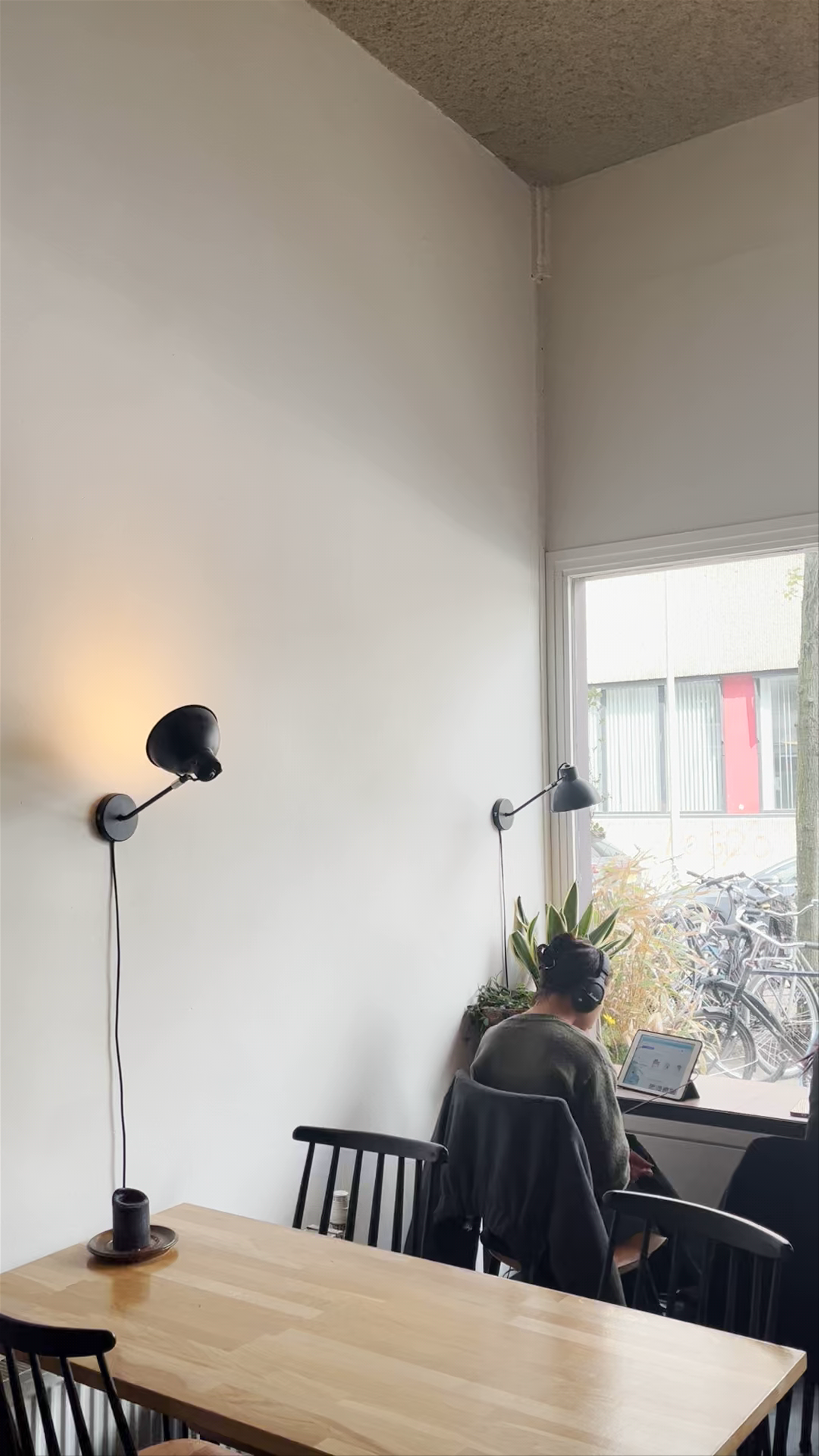 Cozy Café Vibes in Amsterdam’s Noord-Holland