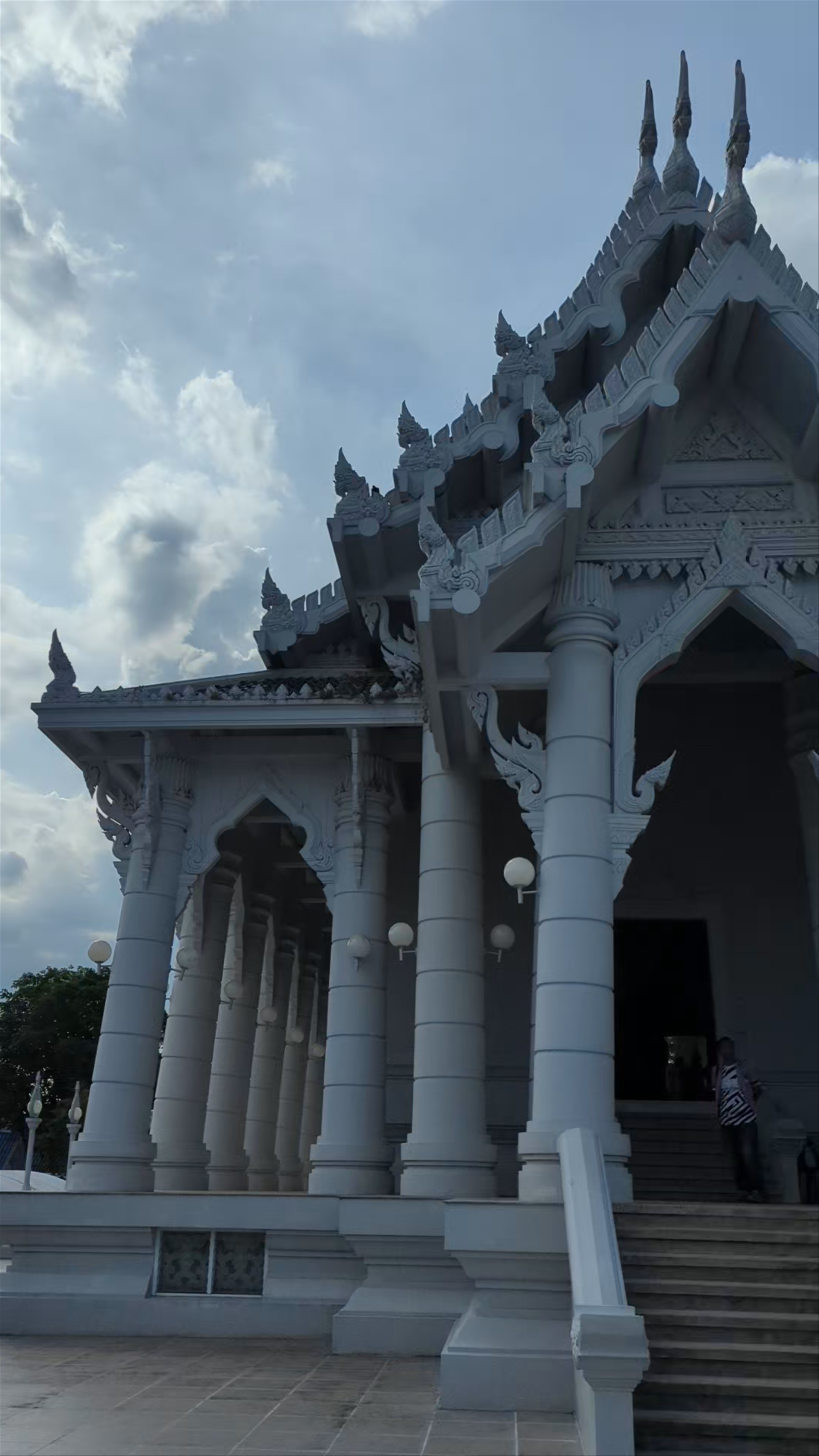 Wat Kaew Korawararam: A Serene Spiritual Escape in Krabi, Thailand