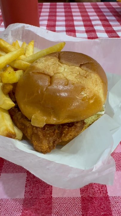 Gus's World Famous Fried Chicken - Chicken Sandwich and fries - Southern Near Me - Bartlett, Tennessee