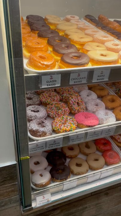 Randy's Donuts - Donuts Near Me - Pasadena, California