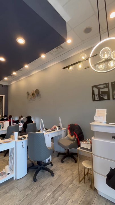 Lavish Nail Spa - Lobby area - Nail Salons Near Me - Suffolk, Virginia
