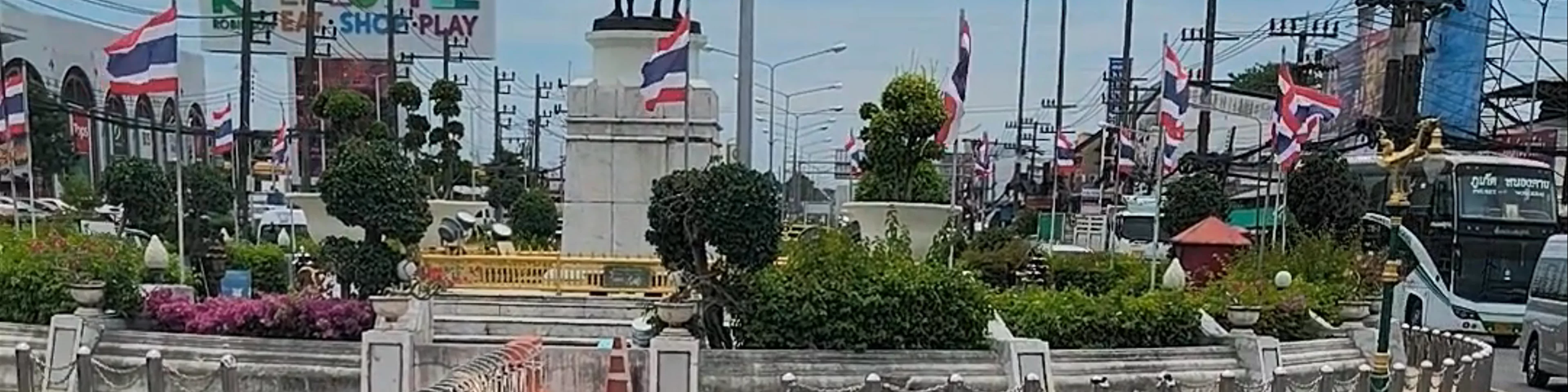 Thao Thep Krasattri and Thao Si Sunthon Monument