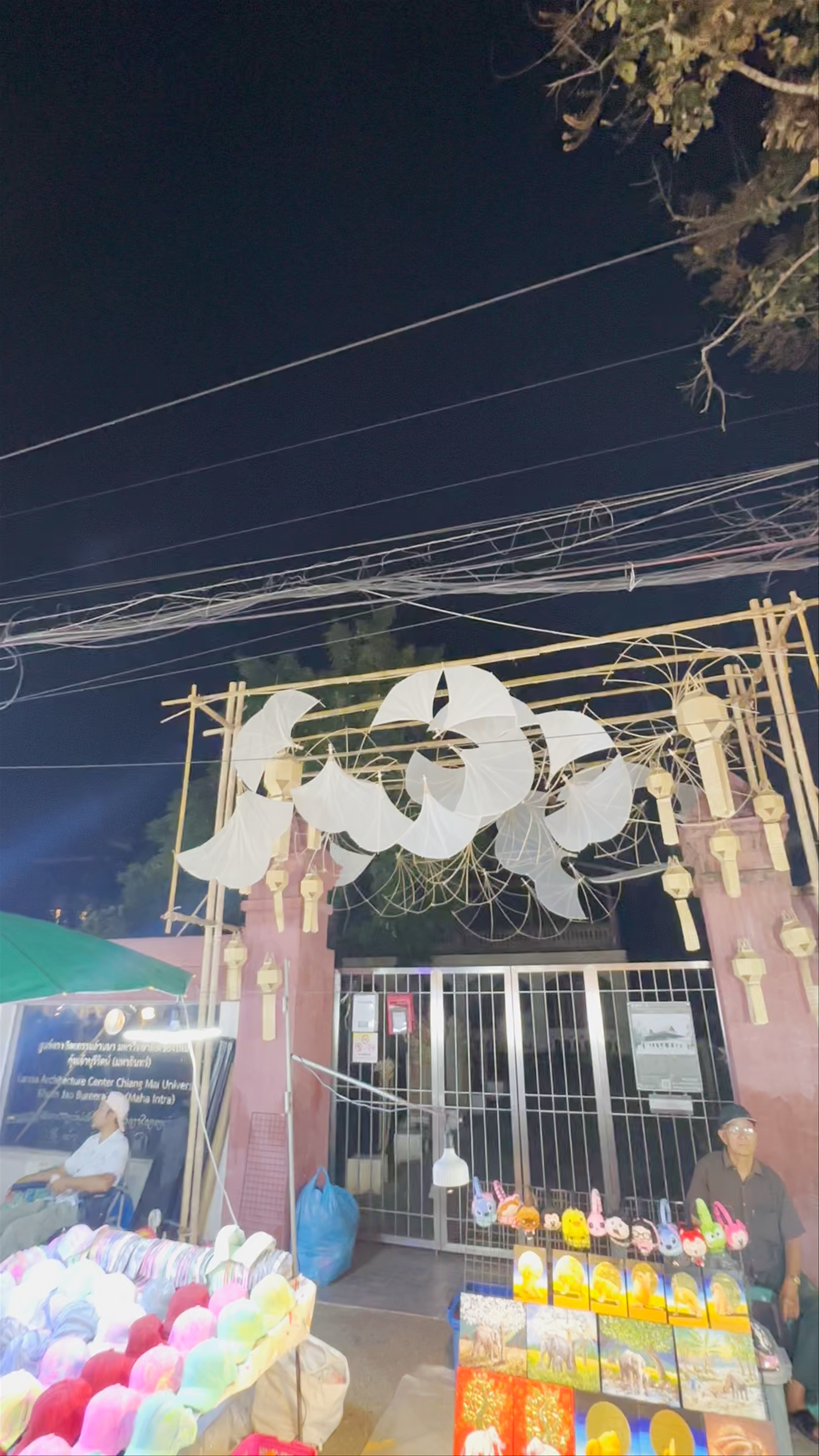 Sunday Night Market: Lively Vibes on Rachadamnoen Road in Chiang Mai