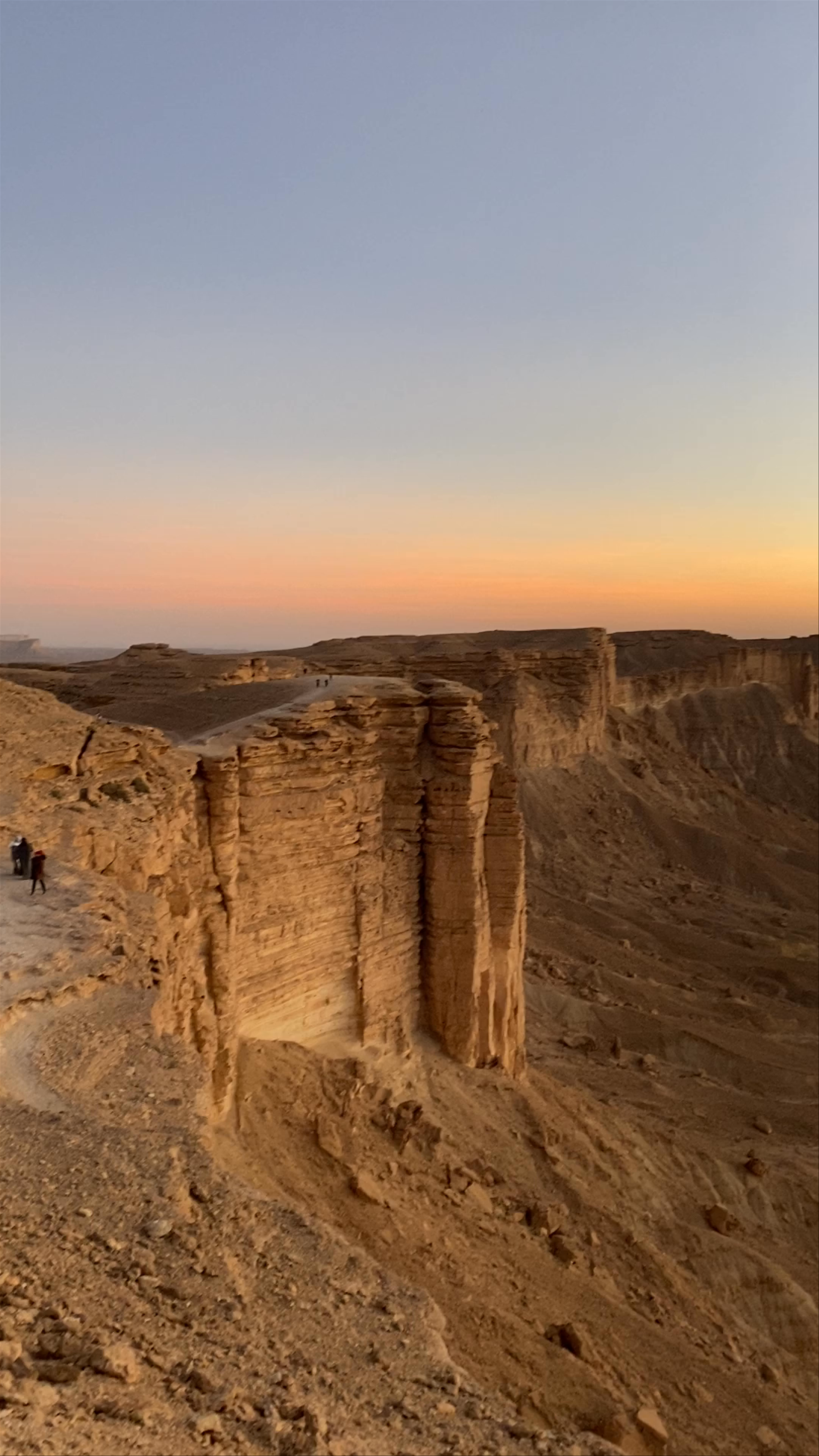 Edge of the World Saudi Arabia: Awe-Inspiring Desert Cliffs at Sunset
