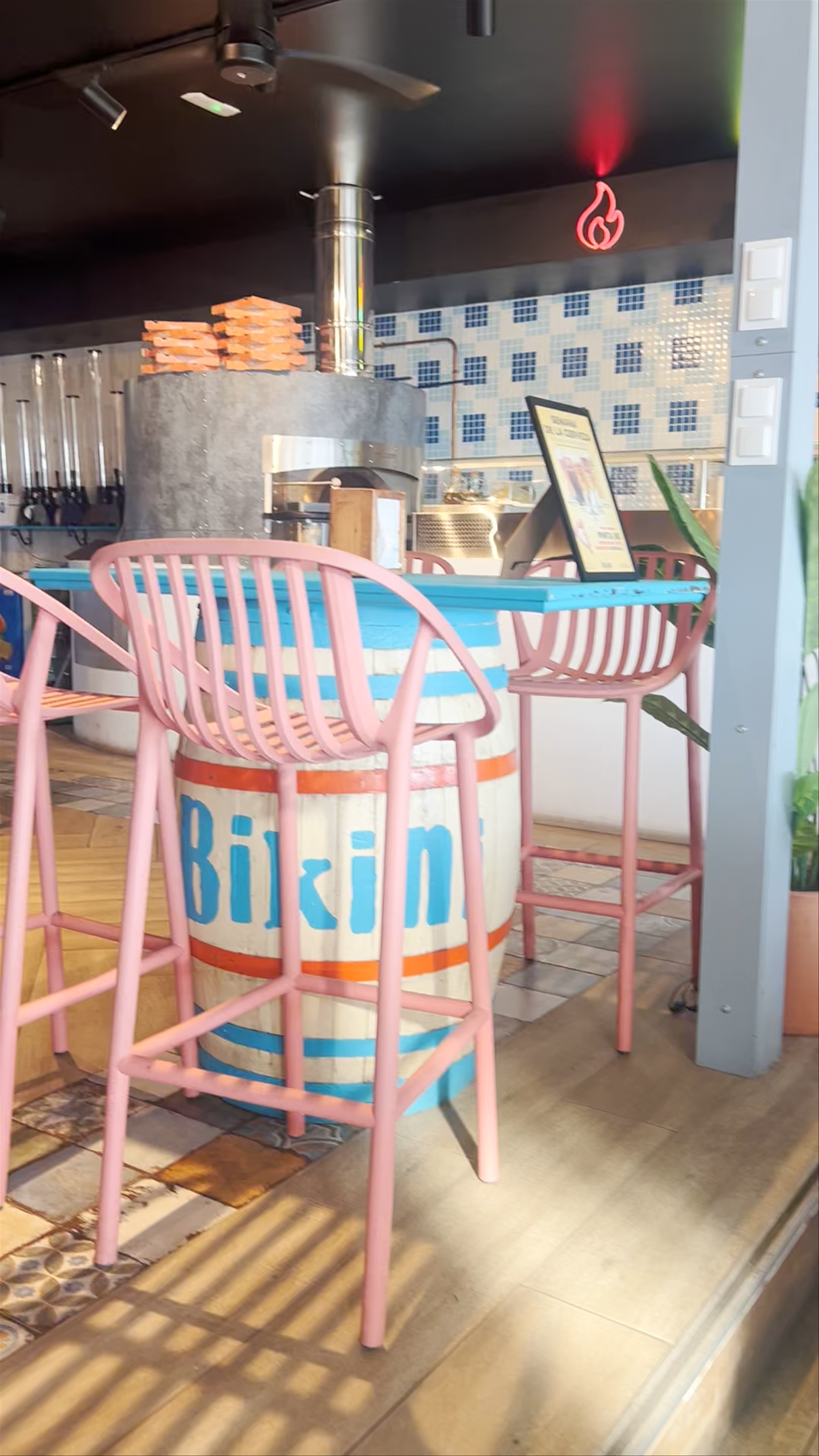 Bikini Beach Bar: Vibrant Coastal Dining in Benidorm