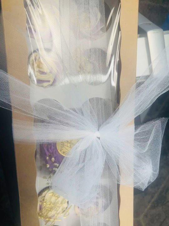 Kenni Kakes - Look at this beauty! I traveled from NY to DC on a flight,and it was still in great shape! - Cupcakes Near Me