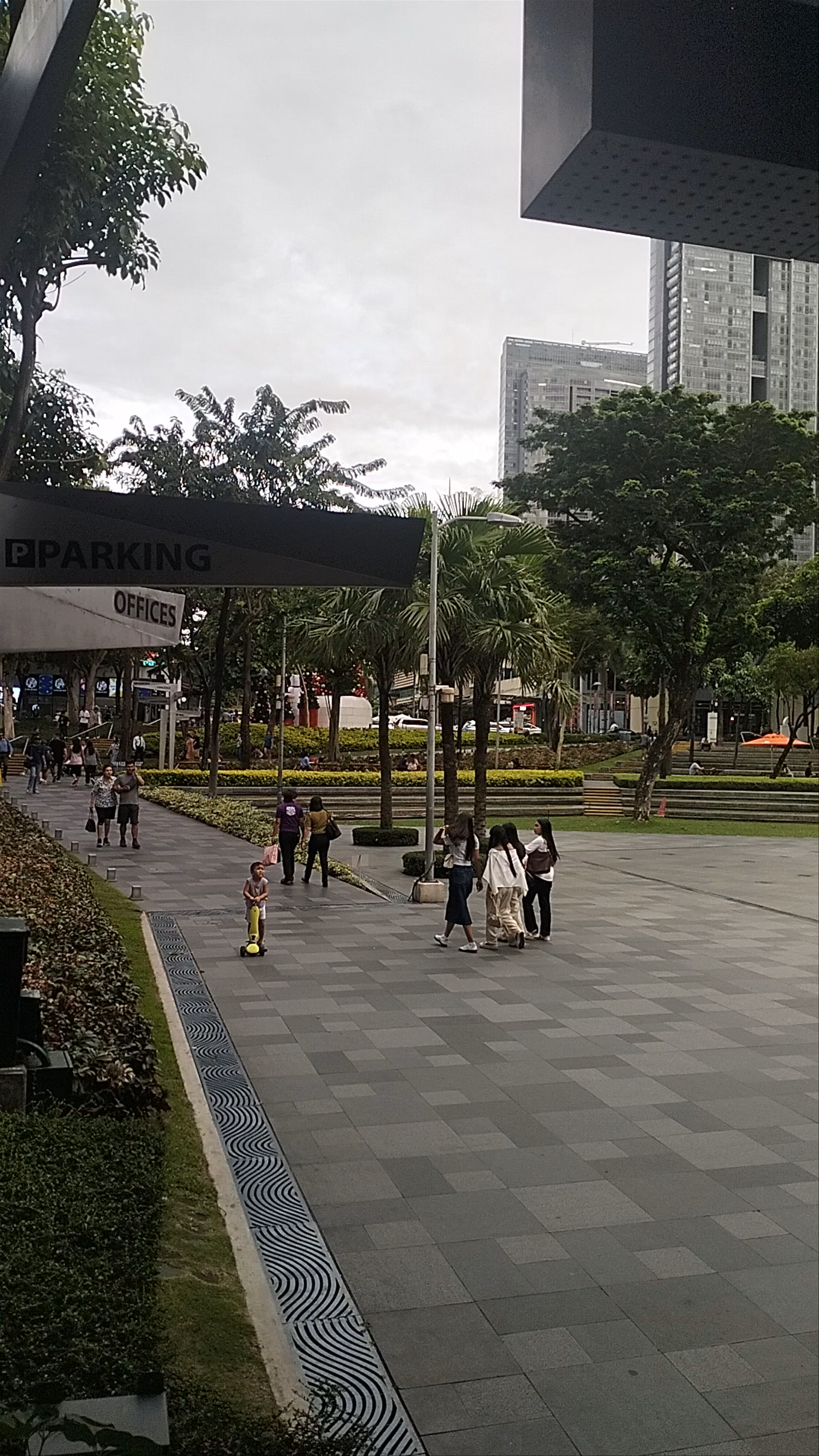 Bonifacio High Street - Central Square