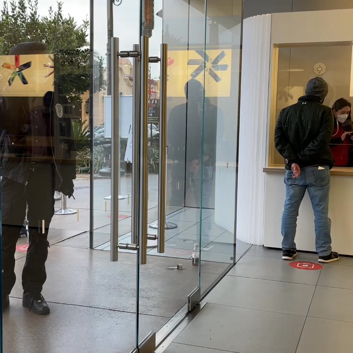 Apple Town Square - The new COVID interior. No browsing just pick up and tech support - Mobile Phones Near Me - Las Vegas, Nevada
