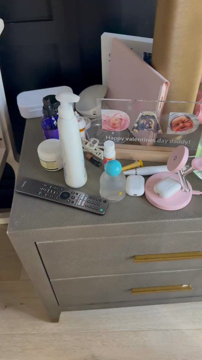 Melen Cleaning Services - Didn't put my sheets away, didnt even touch my oven, my drawers were not even touch or cleaned at all. Still have milk stains. - Home Cleaning Near Me