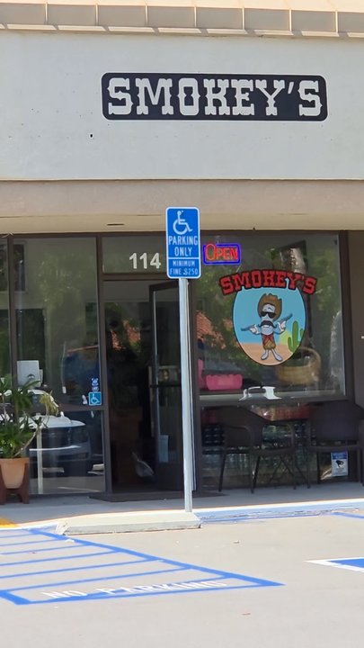 ZEF BBQ - Nondescript shopping center where they serve the goods. - Personal Chefs Near Me