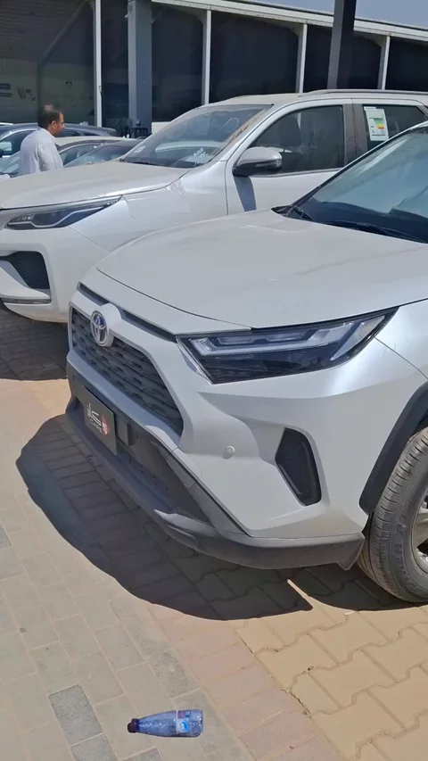 تويوتا راف فور LE هايبرد 2024