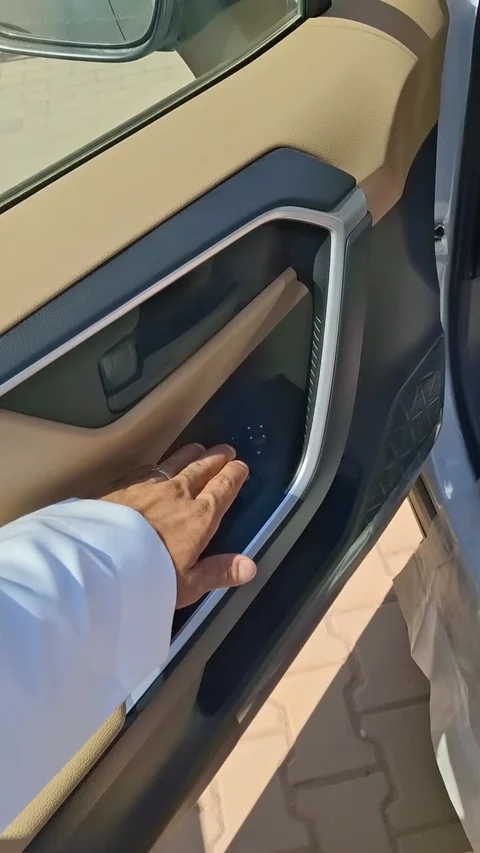 تويوتا راف فور LE هايبرد 2024