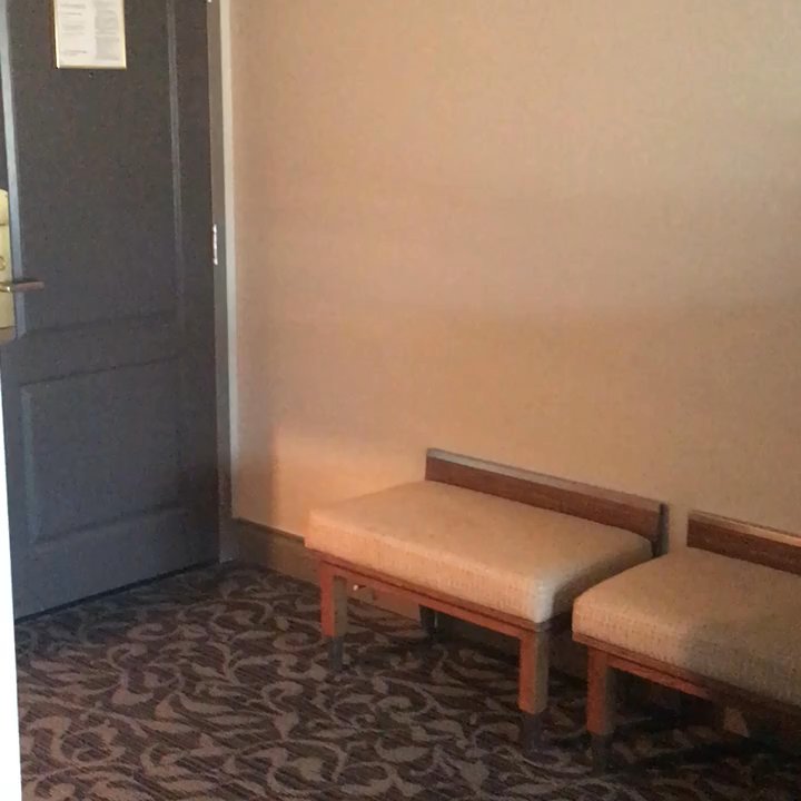 Royal Anne Hotel - King suite - Hotels Near Me - Kelowna, British Columbia