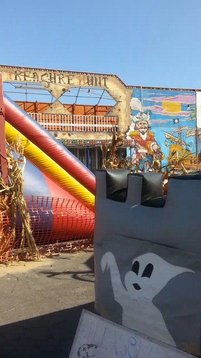 Acostas Pumpkin Patch and Christmas Trees - Entrance to the pumpkin patch - Christmas Trees Near Me - Redondo Beach, California