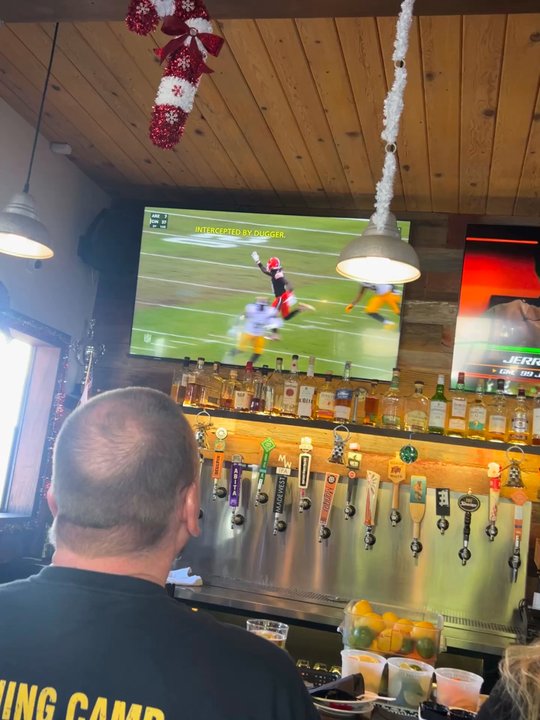 Shell Beach Brewhouse - Gastropubs Near Me - Pismo Beach, California