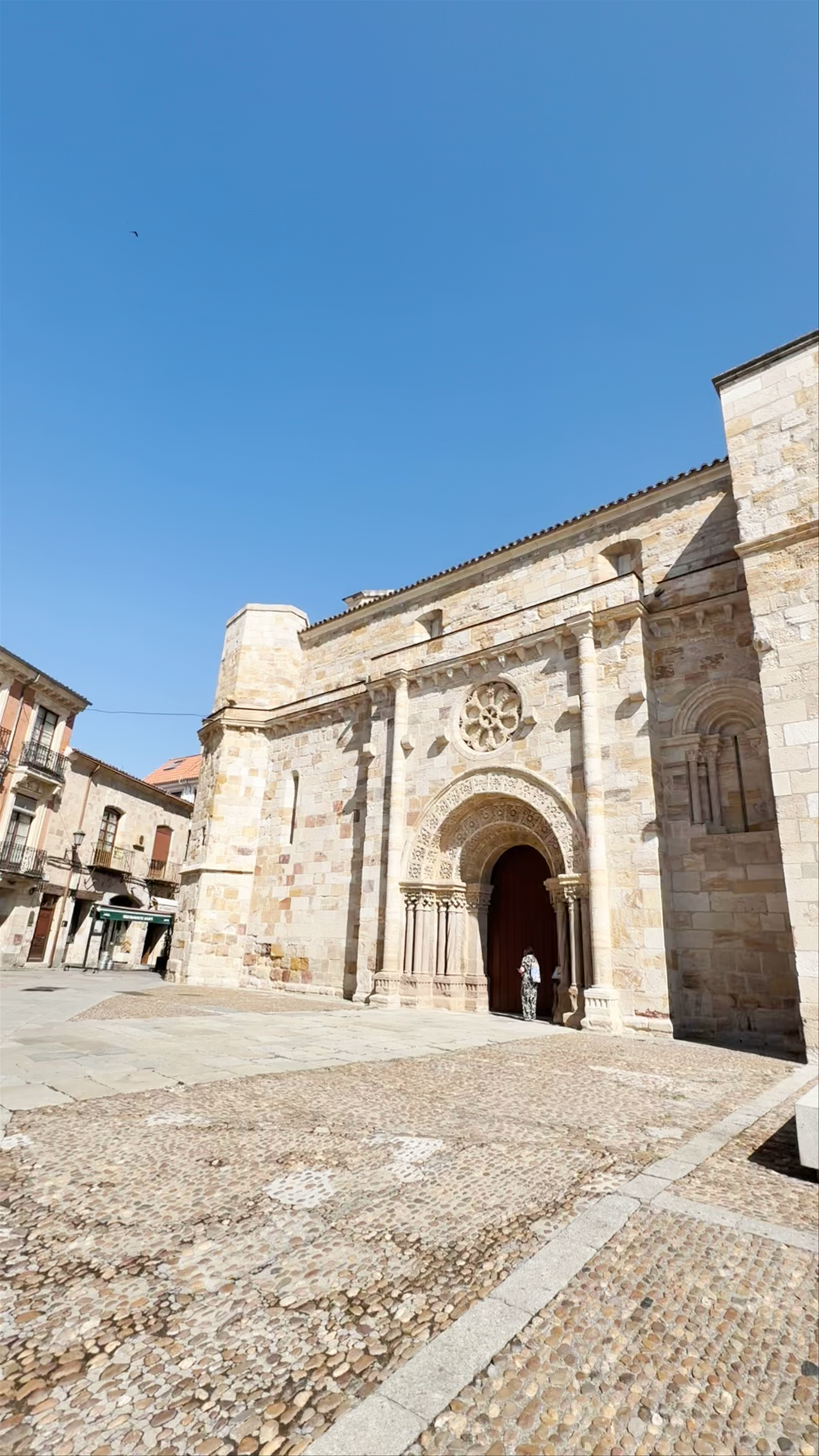Iglesia de San Juan de Puerta Nueva: Historic Serenity in Zamora, Spain