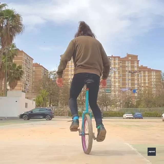 riu set: Coast, one foot toe point 180 twist, half rev falle ride, half falle roll, footjam