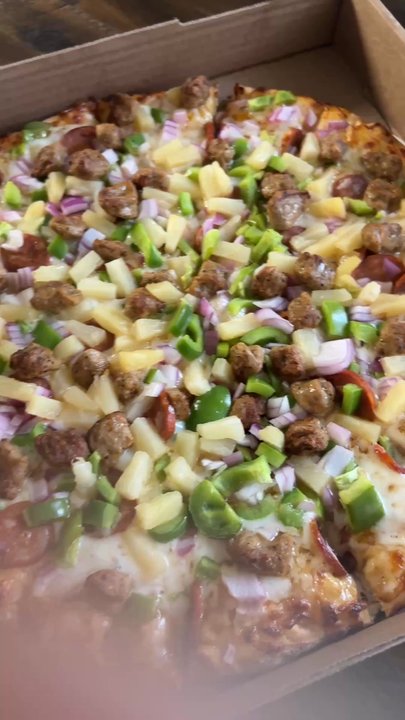 Pops pizza - Mango Tango the hint of spice the mango habanero sauce so freaking good There was alot of toppings Overall good pizza And great service - Pizza Near Me - Rocklin, California