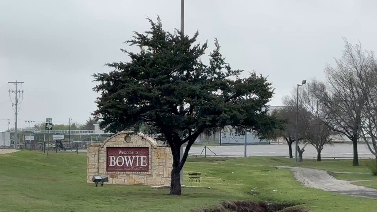 World's Largest Bowie Knife - Landmarks & Historical Buildings Near Me - Bowie, Texas