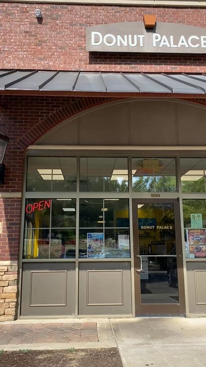Donut Palace - Entrance - Donuts Near Me - Madison, Mississippi