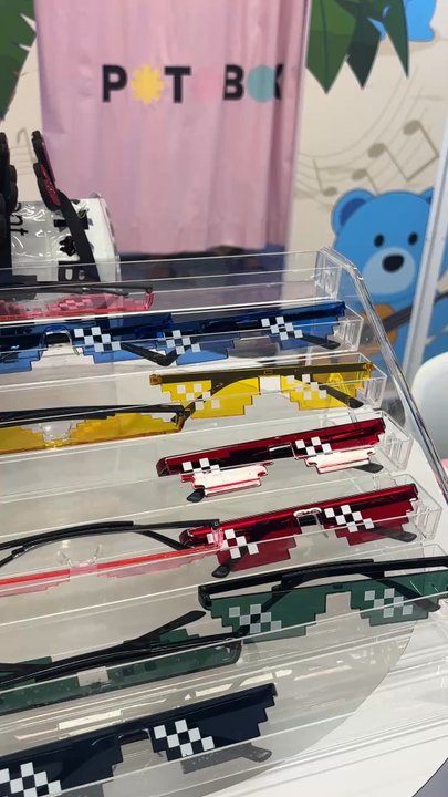 Potobox - Lots of cute props! - Photography Stores & Services Near Me - Honolulu, Hawaii