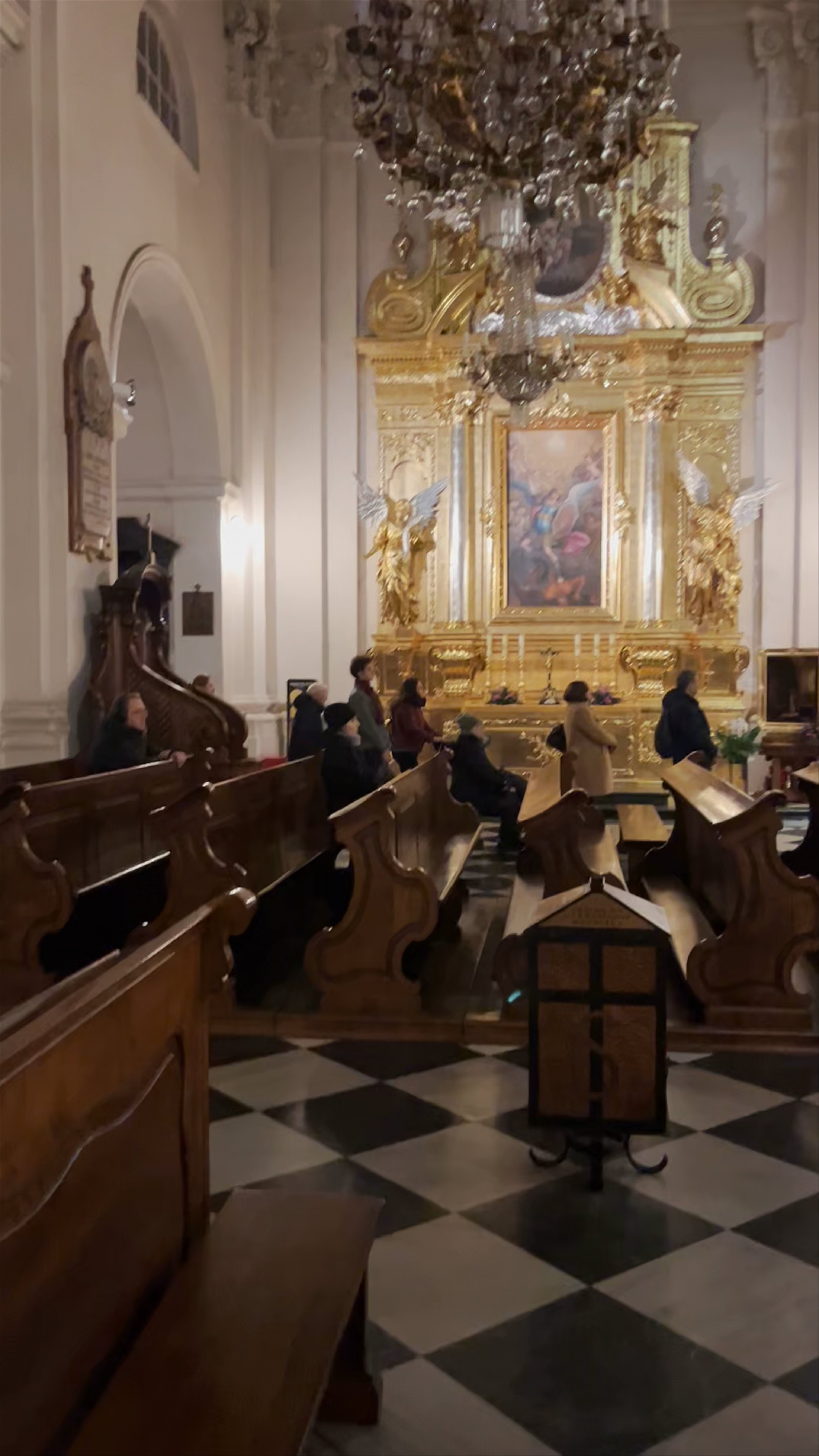 Holy Cross Church: Majestic Serenity in Warsaw