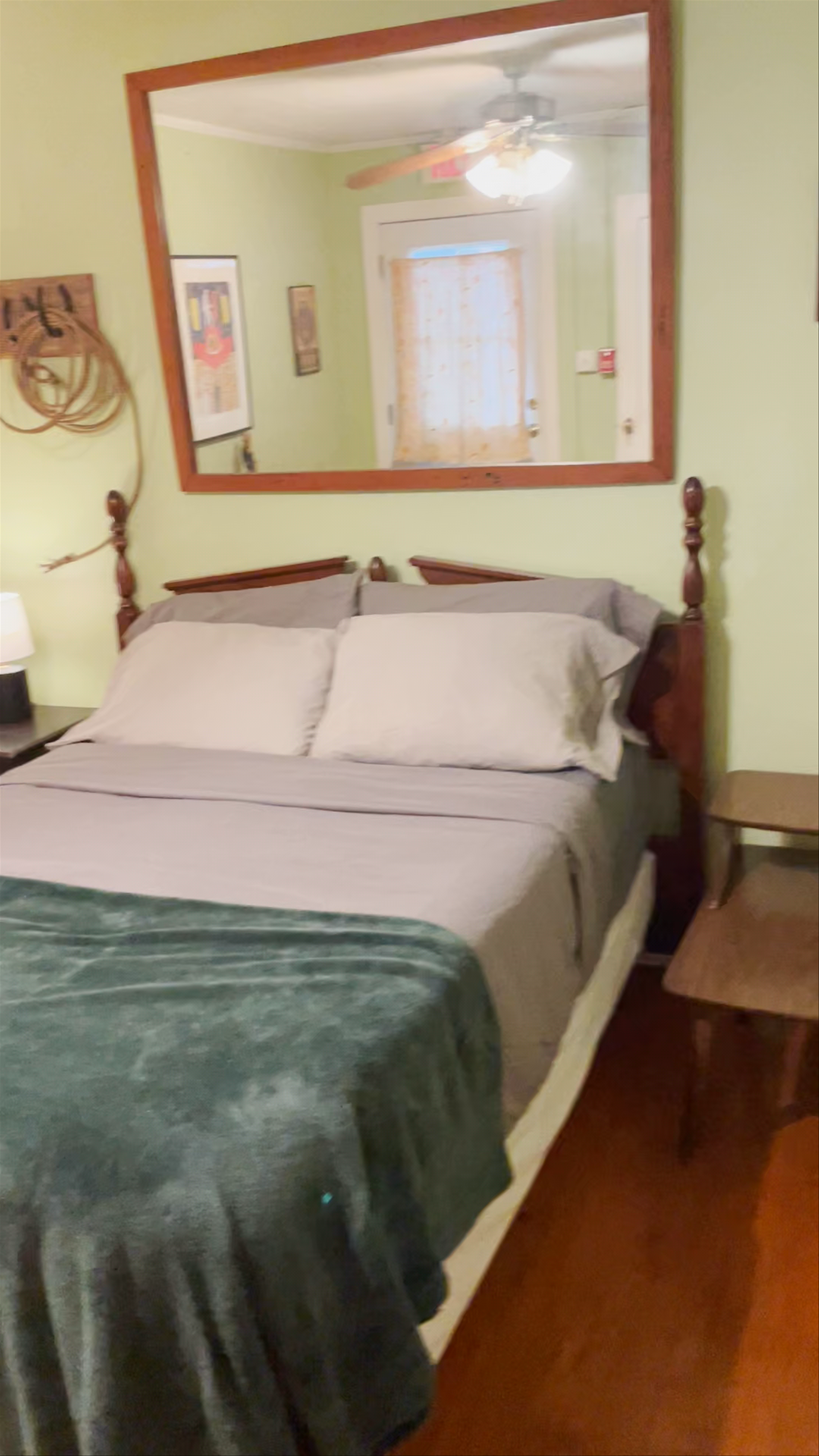 Blue Moon Saloon And Guest House