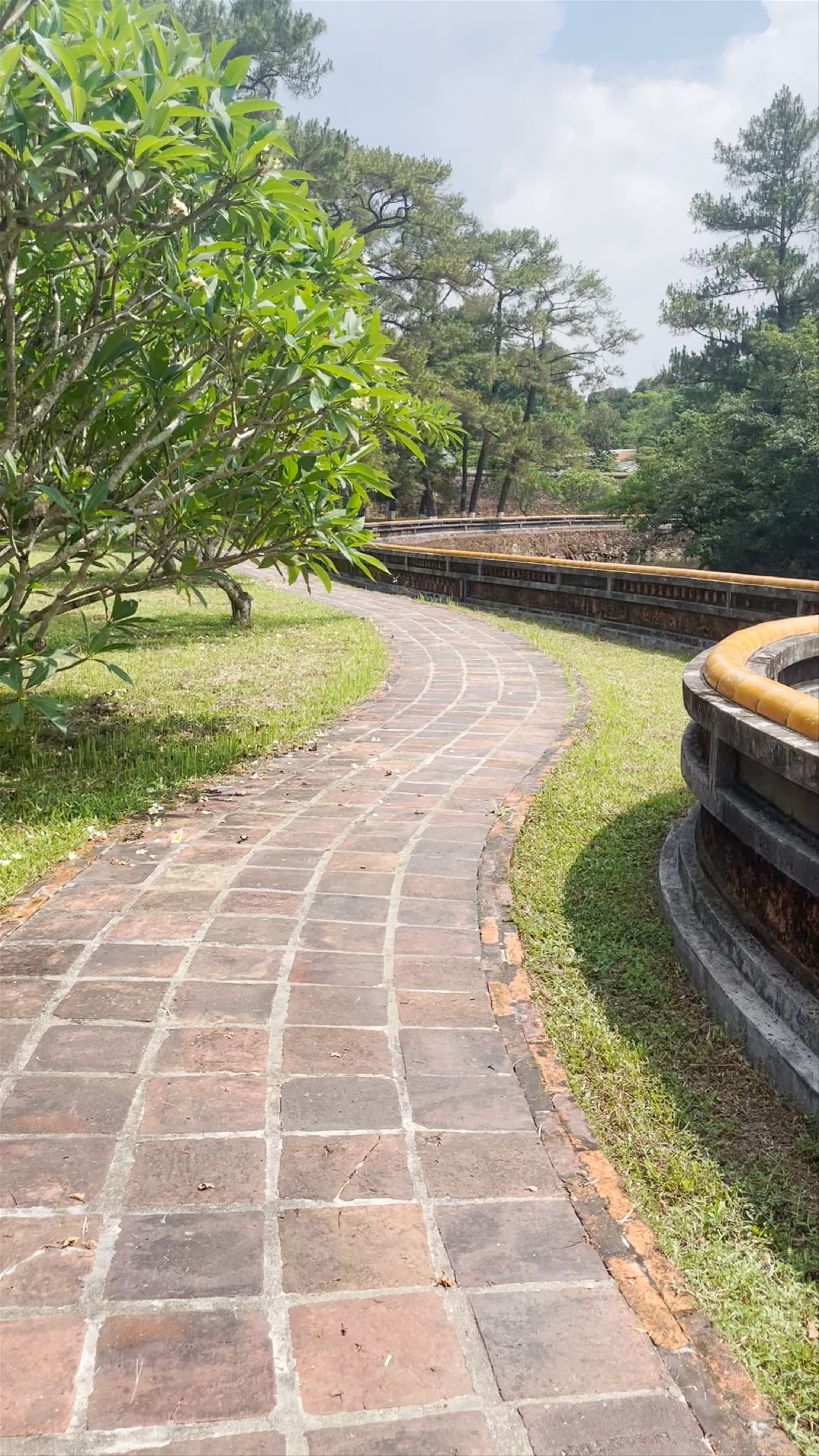 Luu Khiem Lake