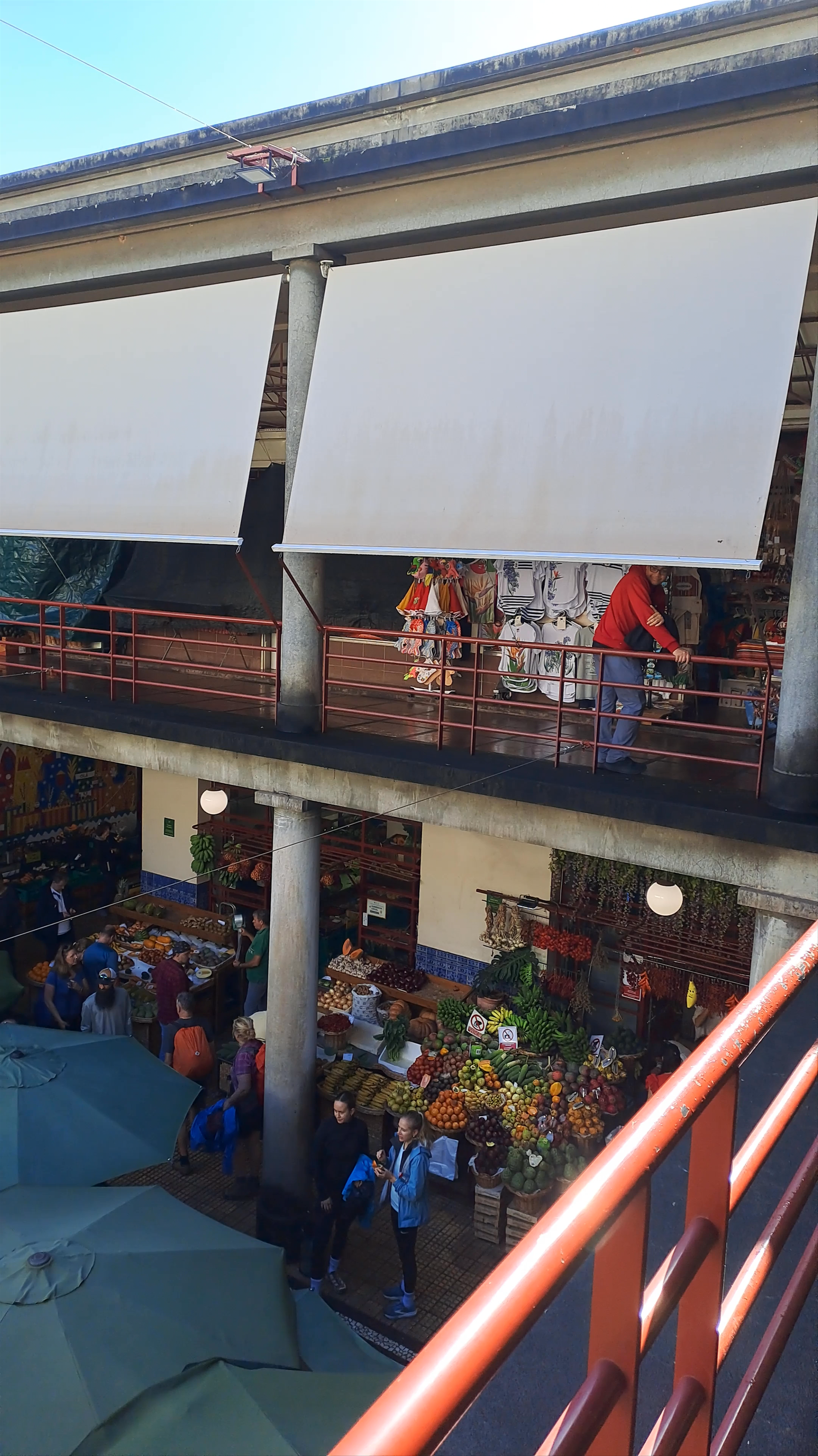 Mercado dos Lavradores: Vibrant Farmer's Market in Funchal, Madeira