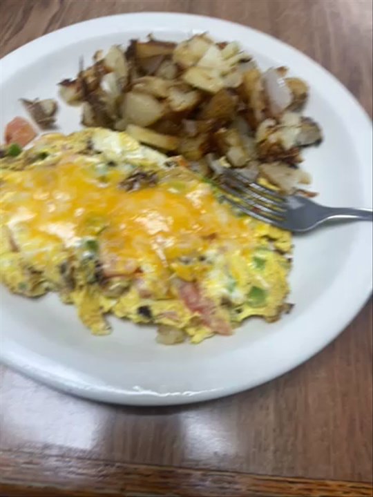 Choice Cafe - Veggie and Cheese Omelet with home Home Fries. Two egg and bacon meal and a side of bacon and Sliced Tomatoes - Cafes Near Me - Oklahoma City, Oklahoma