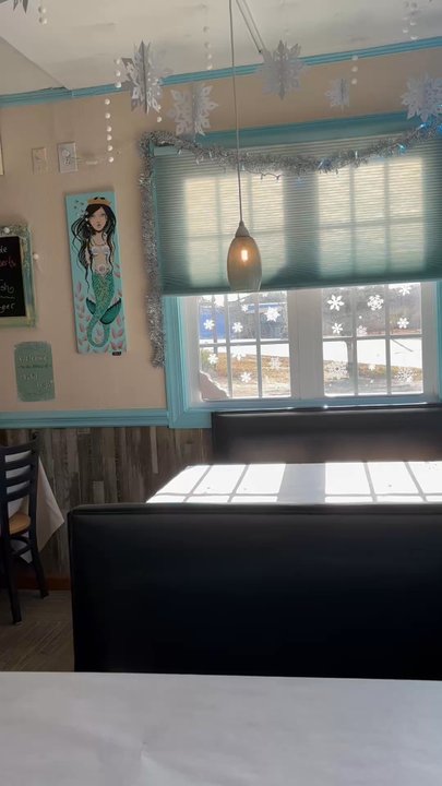 The SaltBox Cafe - This is the beautiful atmosphere of this great restaurant during Christmas - New American Near Me - Kill Devil Hills, North Carolina