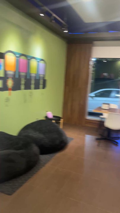Thirstea - Dining area / board game area - Bubble Tea Near Me - Mississauga, Ontario