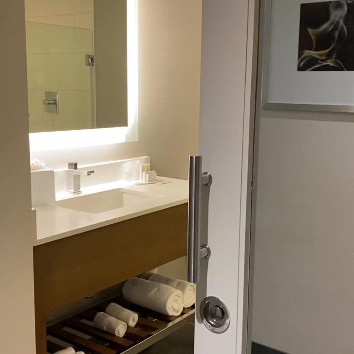Courtyard by Marriott Sunnyvale Silicon Valley - Nice clean room - Hotels Near Me - Sunnyvale, California